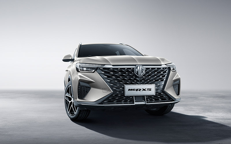Đầu xe MG RX5 nổi bật với cụm lưới tản nhiệt cỡ lớn được thiết kế 3D tinh xảo